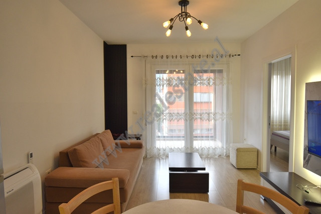 Apartament 1+1 me qira ne rrugen Ali Demi prane shkolles Kushtrimi i Liris&euml; ne Tirane.
Eshte e